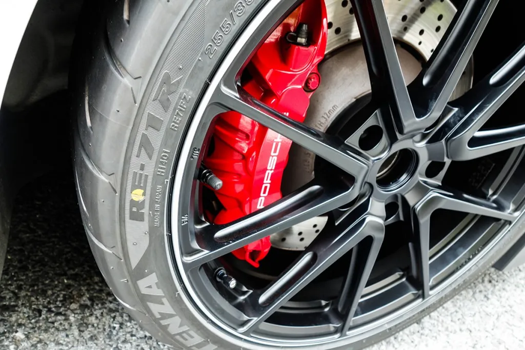 ポルシェ 981ケイマンGT4 19インチホイール