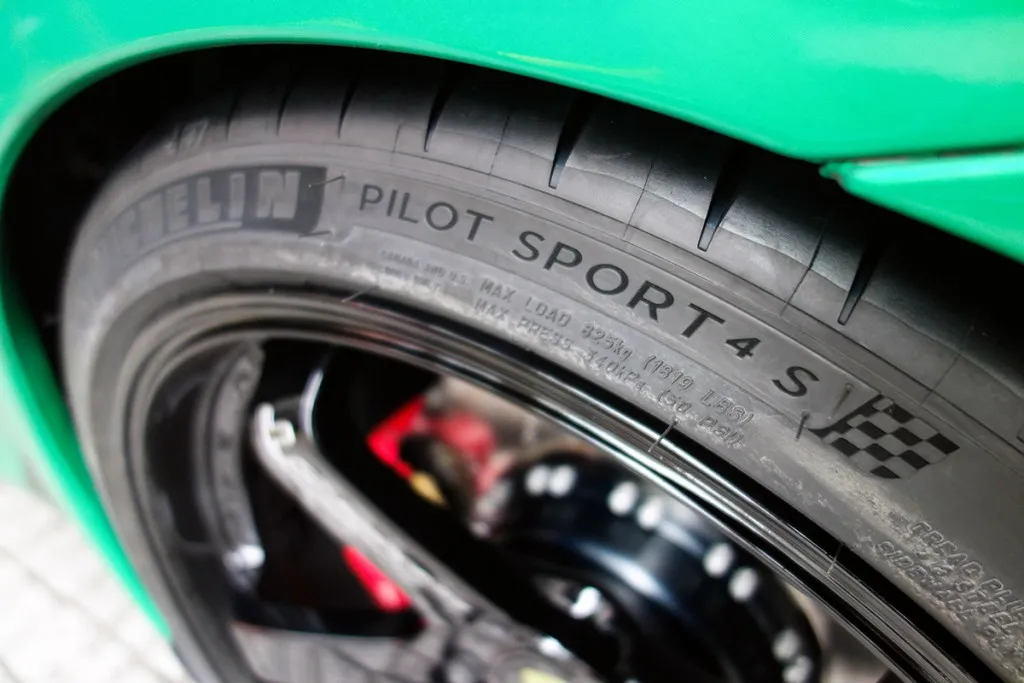 991カレラS タイヤ交換 PFC