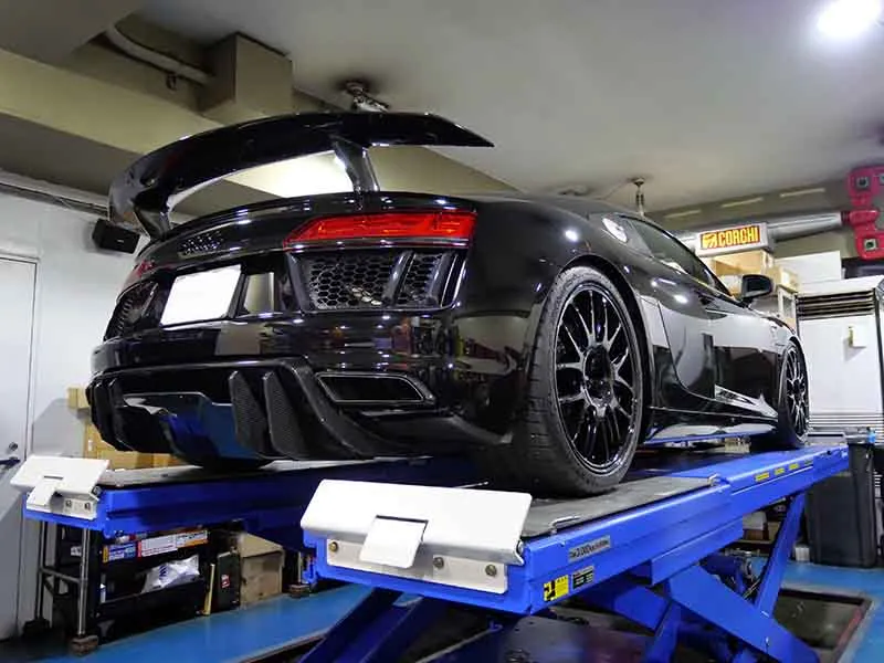 アウディR8 V10 オイル交換