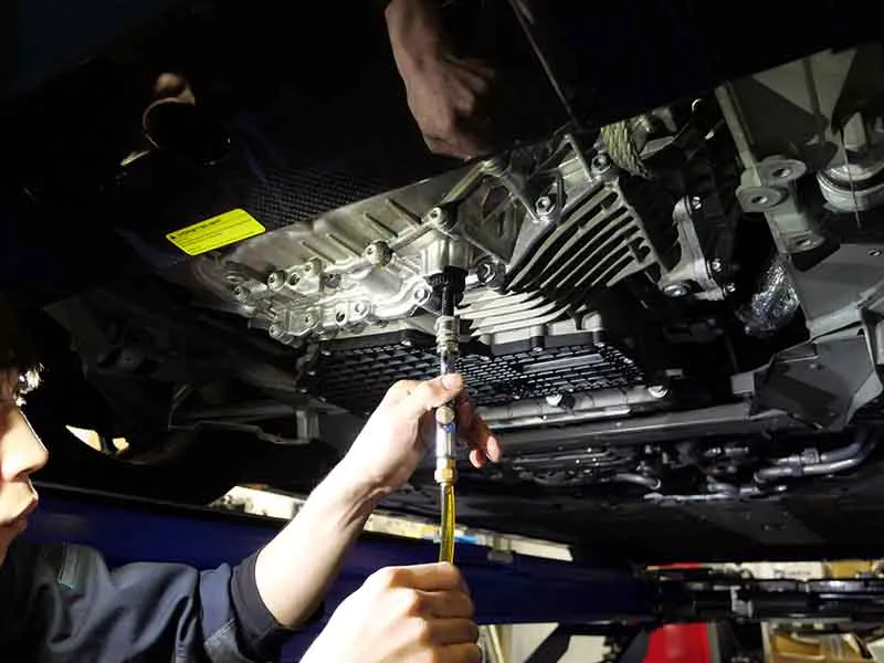 アウディR8 V10 オイル交換