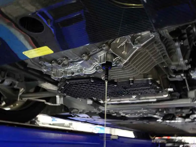 アウディR8 V10 オイル交換