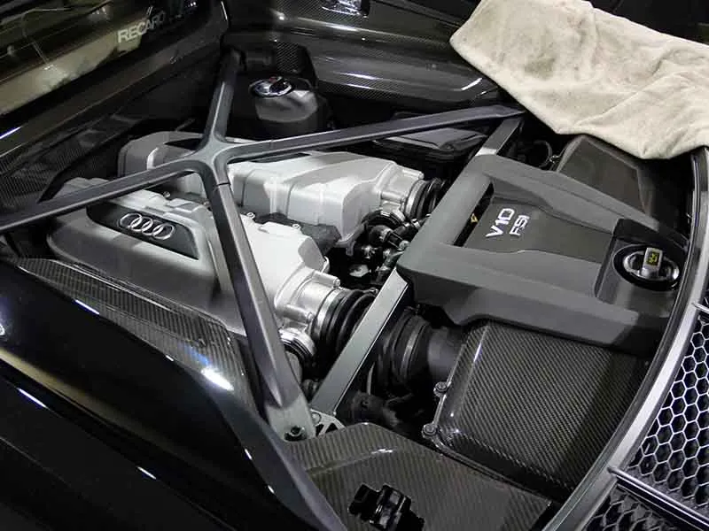 アウディR8 V10 オイル交換