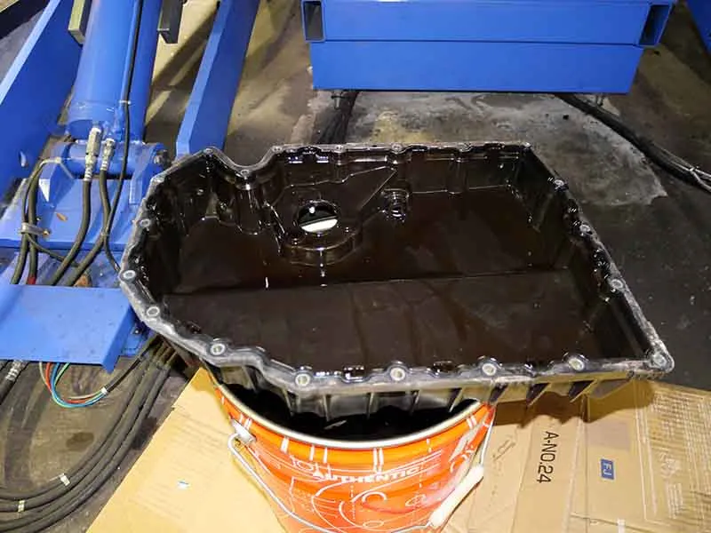 AUDI S1 オイル漏れ修理