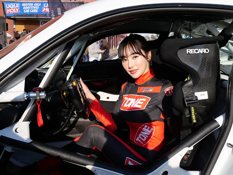 エキサイティングポルシェミーティング 横浜赤レンガ倉庫 叶園ちさ