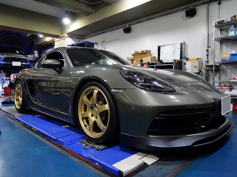 718ケイマン サスペンション交換 OHLINS