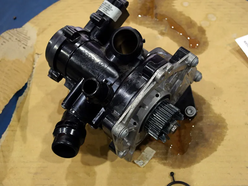 アウディA3 8V 冷却水漏れ修理