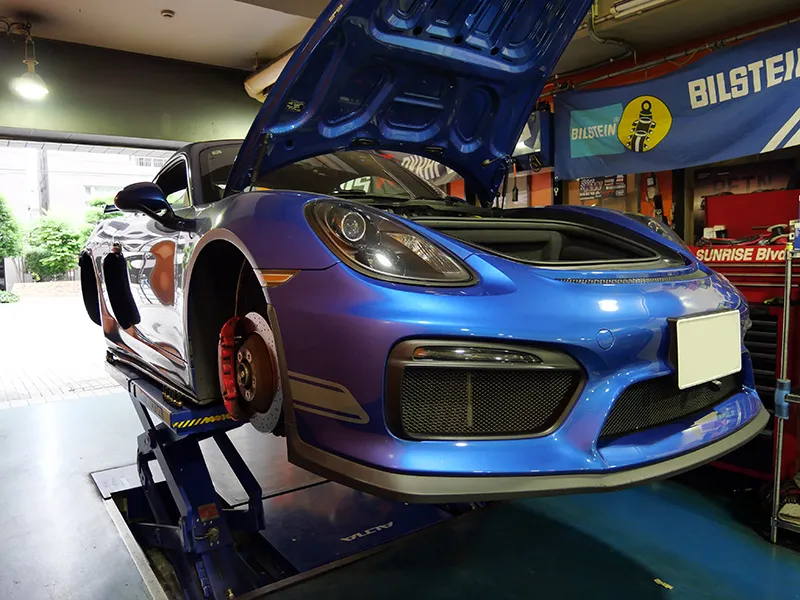 ポルシェ タイヤ交換 ケイマンGT4