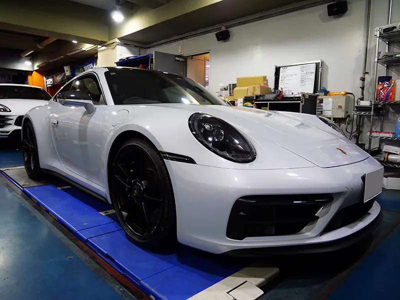 992カレラGTS シート交換　バケットシート取付 ６点式ハーネス取付