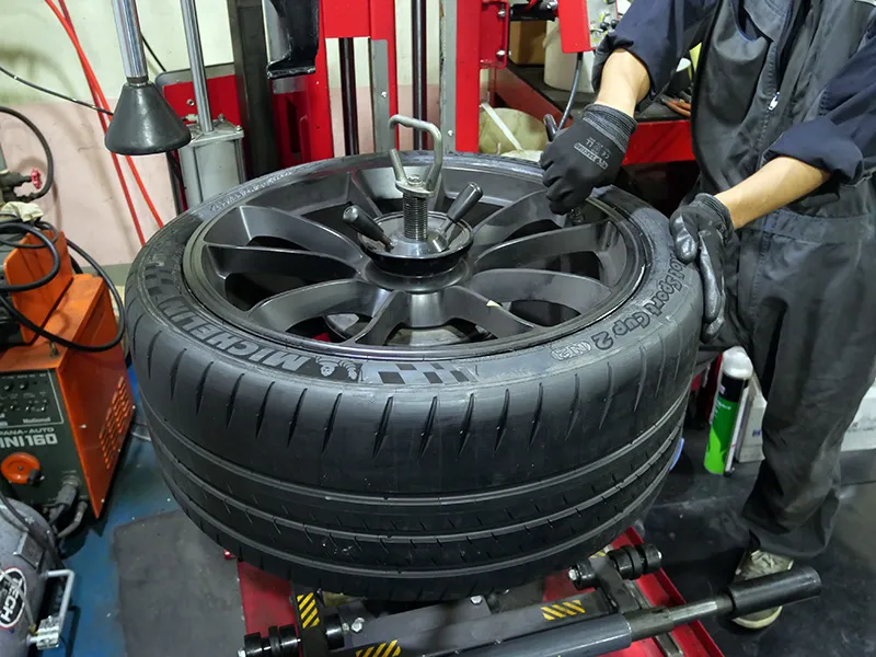 991GT3RS タイヤ交換 ポルシェ認証タイヤ