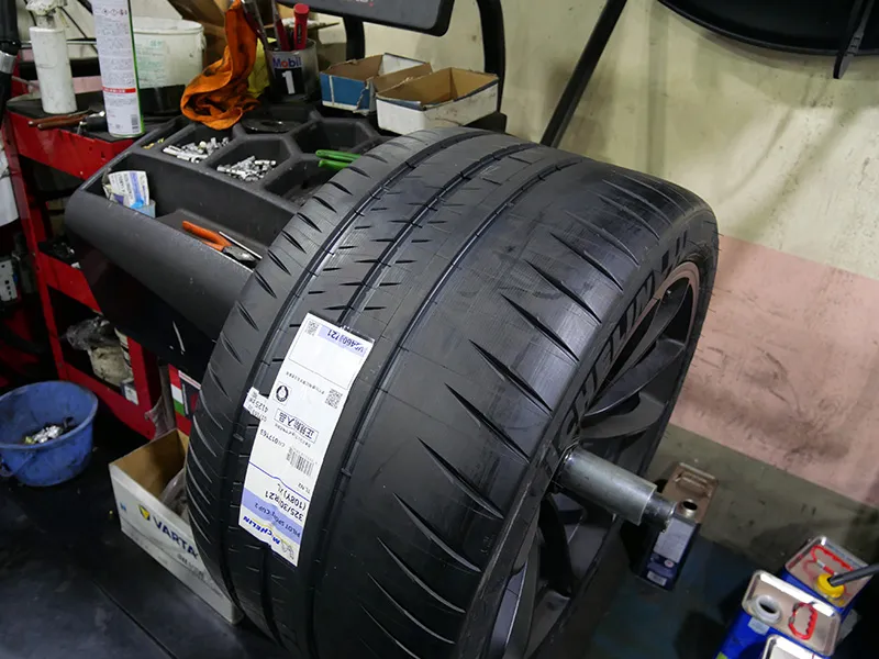 991GT3RS タイヤ交換 ポルシェ認証タイヤ